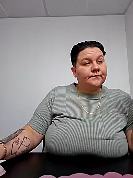 Snapshot of DevilDahm chatting on February 4, 5:55 pm DevilDahm online show from February 4, 5:55 pm