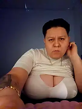 Snapshot of DevilDahm chatting on February 6, 8:34 pm DevilDahm online show from February 6, 8:34 pm