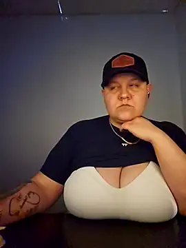 Snapshot of DevilDahm chatting on February 17, 9:41 pm DevilDahm online show from February 17, 9:41 pm