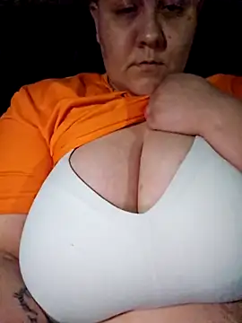 Snapshot of DevilDahm chatting on February 21, 1:33 am DevilDahm online show from February 21, 1:33 am