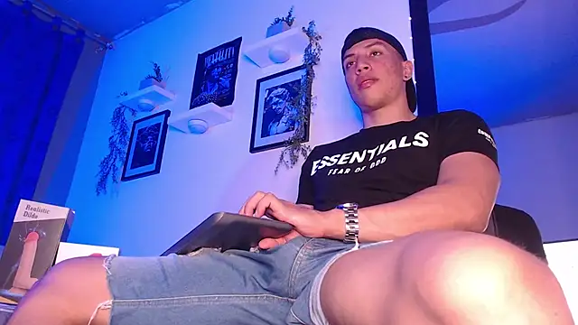 Snapshot of ThomsEvery_ chatting on December 27, 1:11 am ThomsEvery online show from December 27, 1:11 am