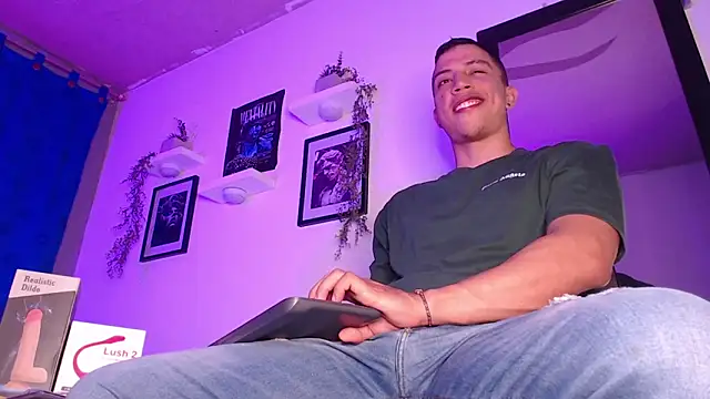 Snapshot of ThomsEvery_ chatting on January 11, 3:13 am ThomsEvery online show from January 11, 3:13 am