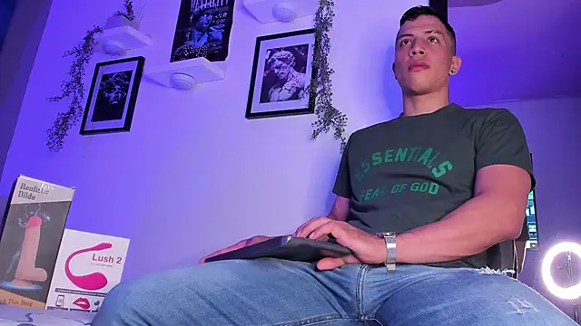 Snapshot of ThomsEvery_ chatting on January 29, 1:05 am ThomsEvery online show from January 29, 1:05 am