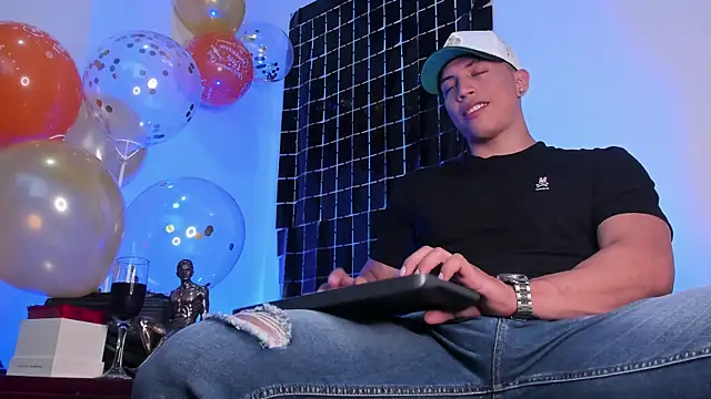 Snapshot of ThomsEvery_ chatting on March 22, 1:00 am ThomsEvery online show from March 22, 1:00 am