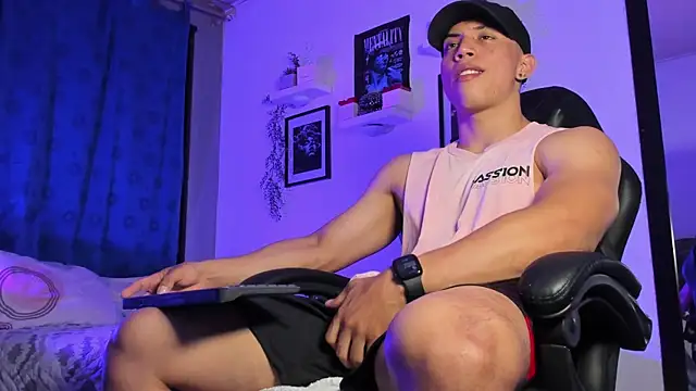 Snapshot of ThomsEvery_ chatting on September 10, 3:28 am ThomsEvery online show from September 10, 3:28 am