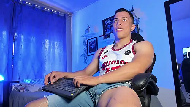 Snapshot of ThomsEvery_ chatting on November 6, 4:41 pm ThomsEvery online show from November 6, 4:41 pm