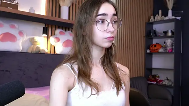 PollyBeev online show from November 7, 7:30 am