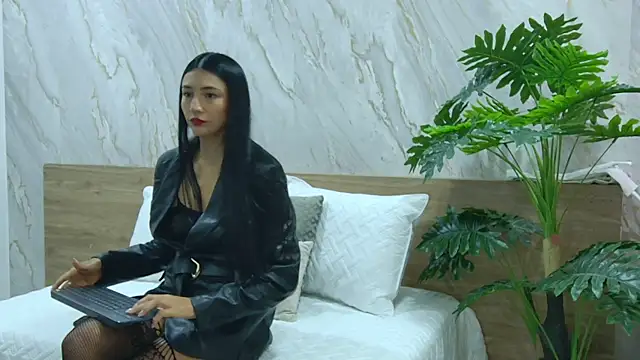 coniie jhons online show from November 14, 11:31 am