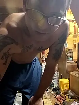 Snapshot of Buffshagswell chatting on December 1, 4:17 am Buffshagswell online show from December 1, 4:17 am