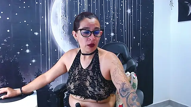 Snapshot of Hikaryfire chatting on June 4, 6:03 pm Hikaryfire online show from June 4, 6:03 pm