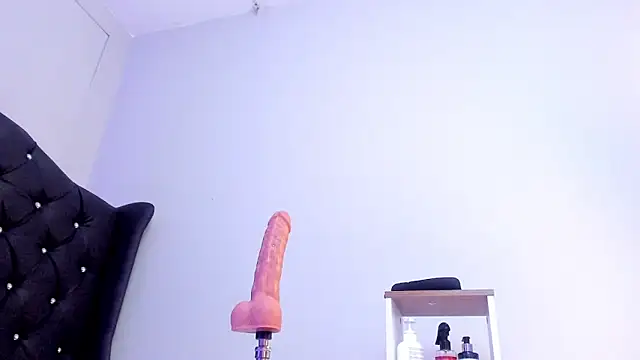 lannarusso  online show from February 20, 5:51 pm