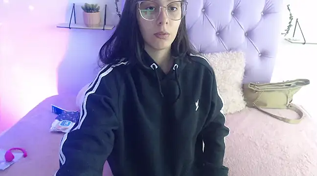 Snapshot of Freyja_01 chatting on February 4, 9:31 pm Freyja 01 online show from February 4, 9:31 pm