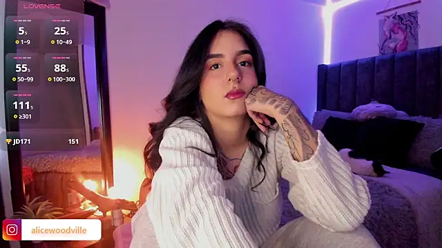 Snapshot of Alice_woodville chatting on February 14, 10:14 pm Alice woodville online show from February 14, 10:14 pm