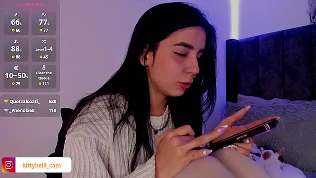 Snapshot of Alice_woodville chatting on February 28, 9:33 pm Alice woodville online show from February 28, 9:33 pm