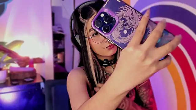 Snapshot of Alice_woodville chatting on September 12, 9:04 pm Alice woodville online show from September 12, 9:04 pm