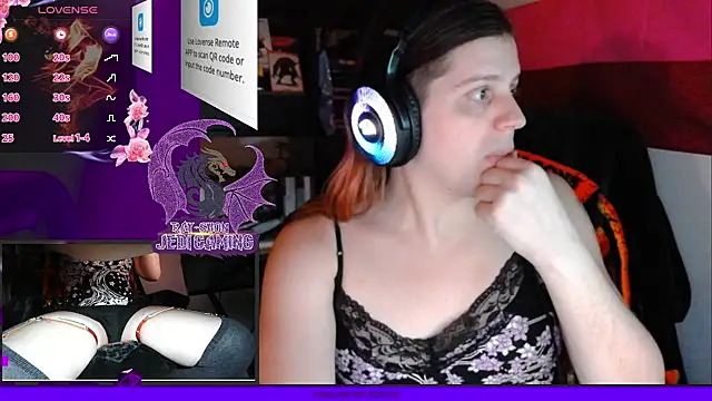 Snapshot of Rae-Suon chatting on December 31, 5:55 am Rae-Suon online show from December 31, 5:55 am