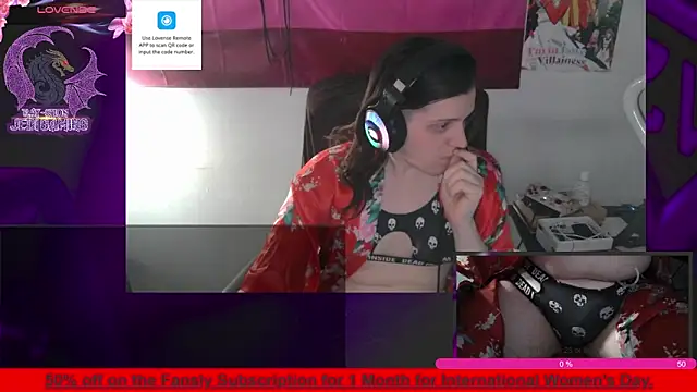 Snapshot of Rae-Suon chatting on March 8, 9:18 pm Rae-Suon online show from March 8, 9:18 pm