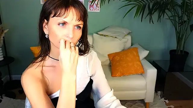 Snapshot of Elizabe_th chatting on January 20, 9:24 am Elizabe th online show from January 20, 9:24 am