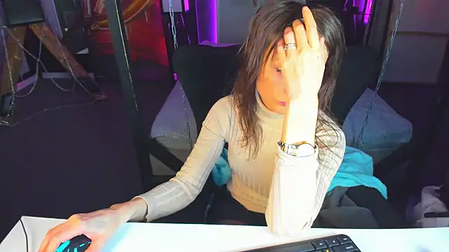 Snapshot of Elizabe_th chatting on March 6, 5:11 pm Elizabe th online show from March 6, 5:11 pm