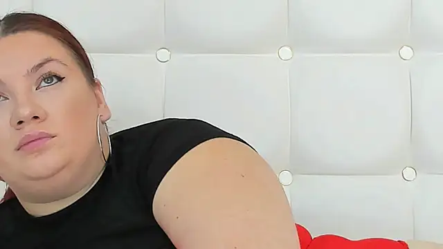 MelanieBrownn online show from March 18, 9:52 am