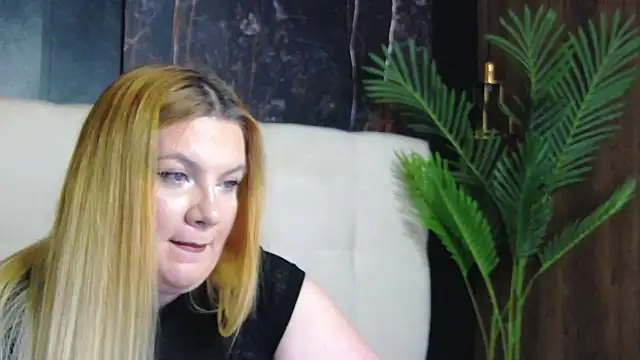 MelanieBrownn online show from November 13, 3:55 pm