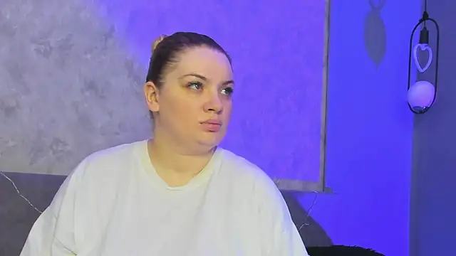 Snapshot of MelanieBrownn chatting on May 31, 4:31 am MelanieBrownn online show from May 31, 4:31 am