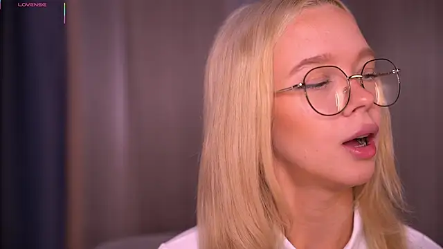  AlinaBailey online show from September 13, 8:25 am