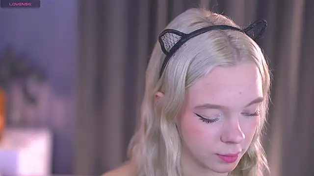  AlinaBailey online show from October 17, 8:06 am