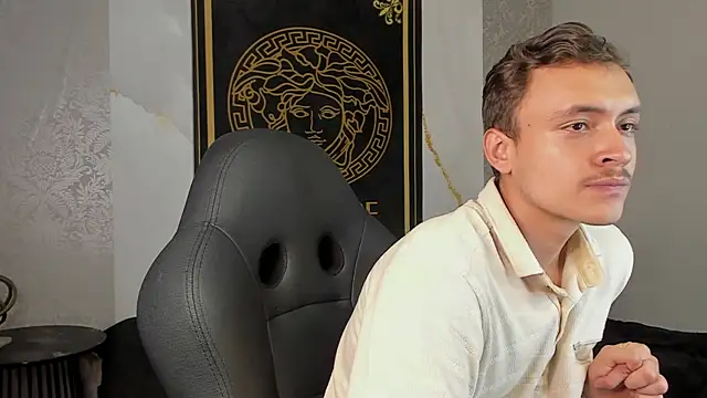 Snapshot of Desmon_Clark chatting on January 3, 10:51 pm Desmon Clark online show from January 3, 10:51 pm