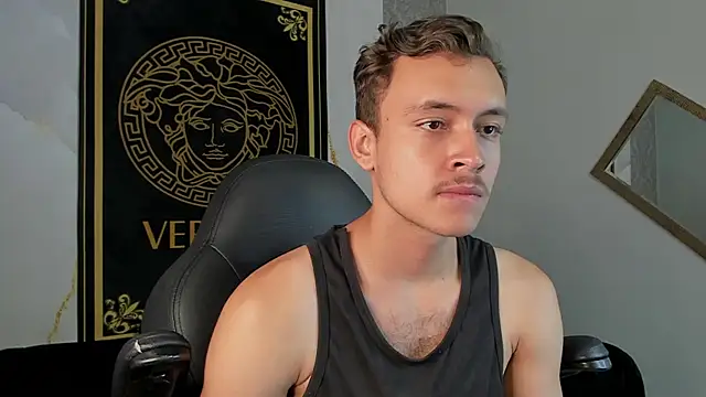 Snapshot of Desmon_Clark chatting on January 4, 11:59 pm Desmon Clark online show from January 4, 11:59 pm