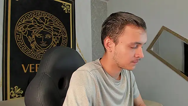 Snapshot of Desmon_Clark chatting on January 12, 12:39 am Desmon Clark online show from January 12, 12:39 am