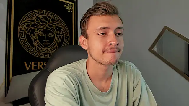 Snapshot of Desmon_Clark chatting on January 17, 9:39 pm Desmon Clark online show from January 17, 9:39 pm