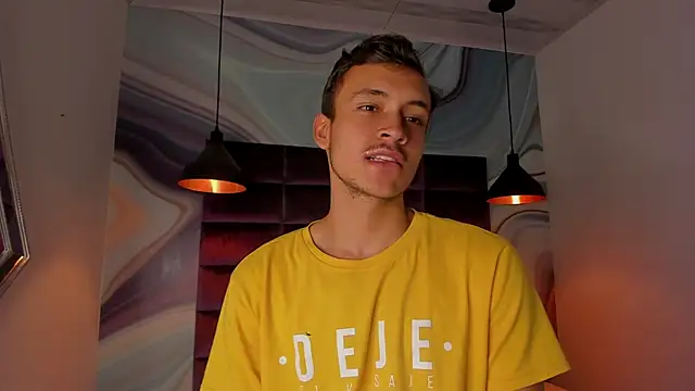 Snapshot of Desmon_Clark chatting on January 20, 3:37 am Desmon Clark online show from January 20, 3:37 am