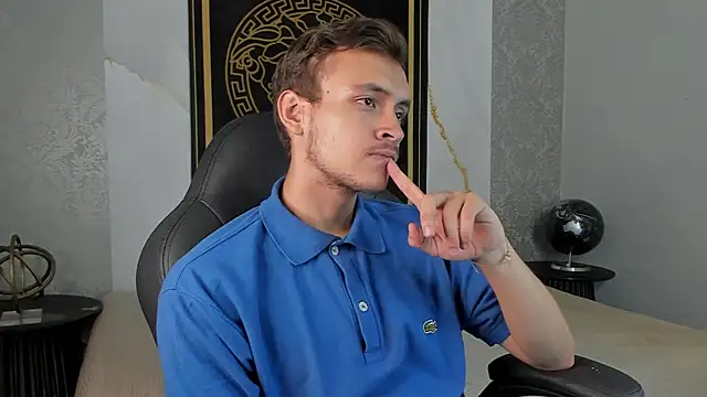 Snapshot of Desmon_Clark chatting on January 21, 7:39 pm Desmon Clark online show from January 21, 7:39 pm