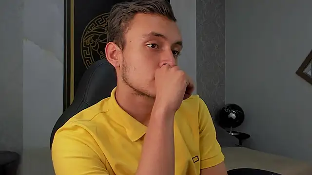 Snapshot of Desmon_Clark chatting on January 25, 6:23 am Desmon Clark online show from January 25, 6:23 am