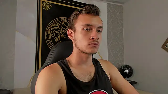 Snapshot of Desmon_Clark chatting on January 26, 11:29 pm Desmon Clark online show from January 26, 11:29 pm