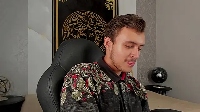 Snapshot of Desmon_Clark chatting on January 27, 9:33 pm Desmon Clark online show from January 27, 9:33 pm