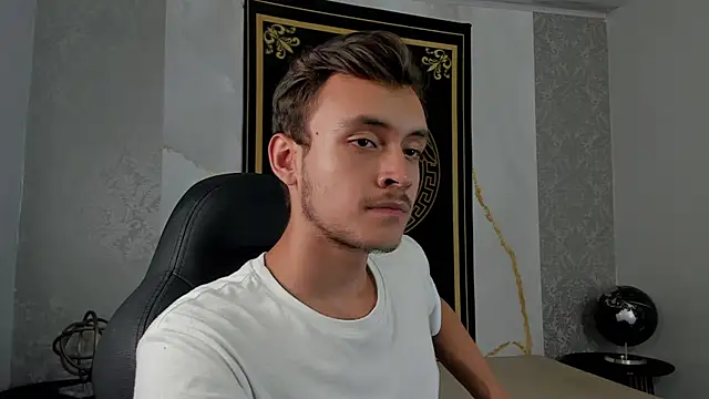 Snapshot of Desmon_Clark chatting on January 29, 10:11 pm Desmon Clark online show from January 29, 10:11 pm