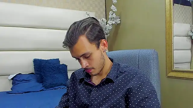 Snapshot of Desmon_Clark chatting on January 30, 10:08 pm Desmon Clark online show from January 30, 10:08 pm