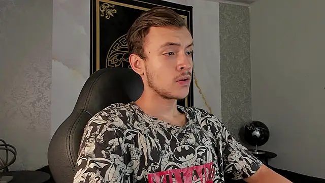 Snapshot of Desmon_Clark chatting on February 1, 8:47 pm Desmon Clark online show from February 1, 8:47 pm