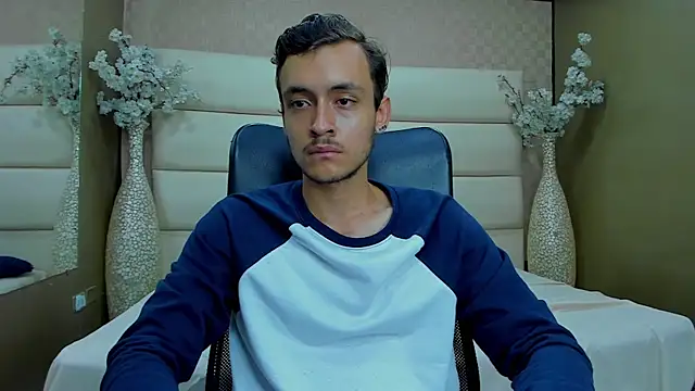 Snapshot of Desmon_Clark chatting on February 2, 6:04 am Desmon Clark online show from February 2, 6:04 am