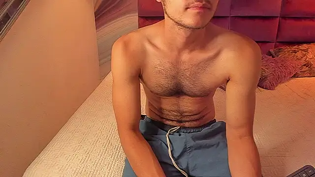 Snapshot of Desmon_Clark chatting on February 4, 10:00 am Desmon Clark online show from February 4, 10:00 am