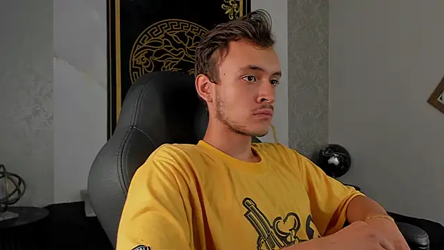 Snapshot of Desmon_Clark chatting on February 5, 12:42 am Desmon Clark online show from February 5, 12:42 am