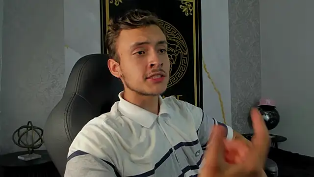 Snapshot of Desmon_Clark chatting on February 5, 10:12 pm Desmon Clark online show from February 5, 10:12 pm