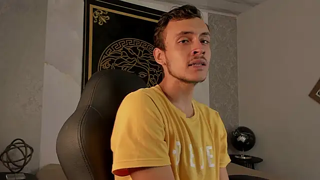 Snapshot of Desmon_Clark chatting on February 7, 7:59 pm Desmon Clark online show from February 7, 7:59 pm