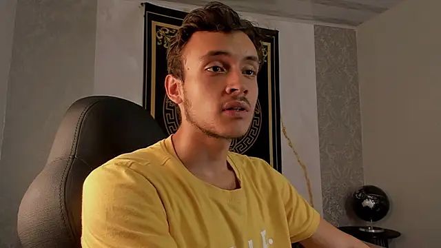 Snapshot of Desmon_Clark chatting on February 7, 11:24 pm Desmon Clark online show from February 7, 11:24 pm