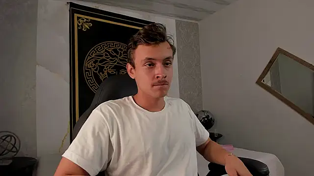 Snapshot of Desmon_Clark chatting on February 11, 7:59 pm Desmon Clark online show from February 11, 7:59 pm