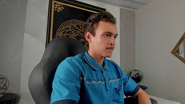 Snapshot of Desmon_Clark chatting on February 12, 9:54 pm Desmon Clark online show from February 12, 9:54 pm