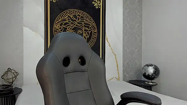 Snapshot of Desmon_Clark chatting on February 19, 10:20 pm Desmon Clark online show from February 19, 10:20 pm