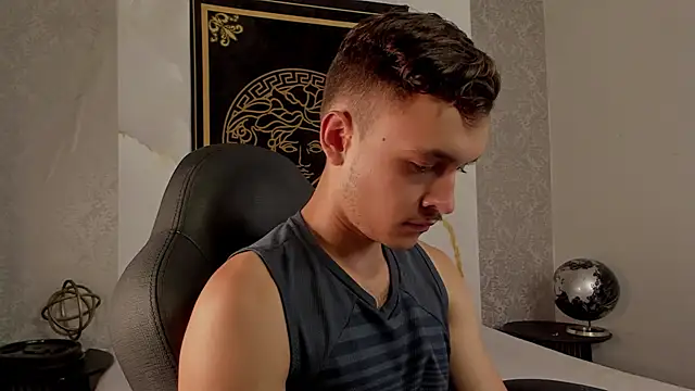 Snapshot of Desmon_Clark chatting on February 20, 7:34 am Desmon Clark online show from February 20, 7:34 am